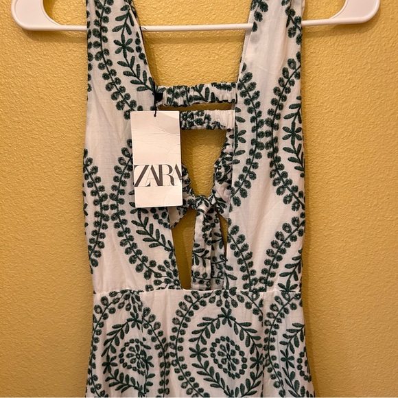 Green and white dress - Picture 5 of 9